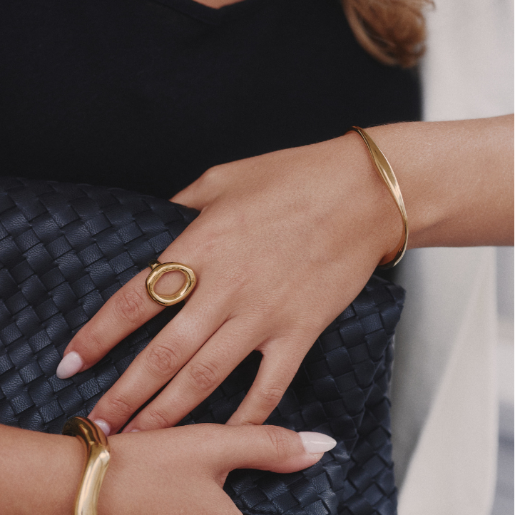 18K GOLD CURVED BRACELET