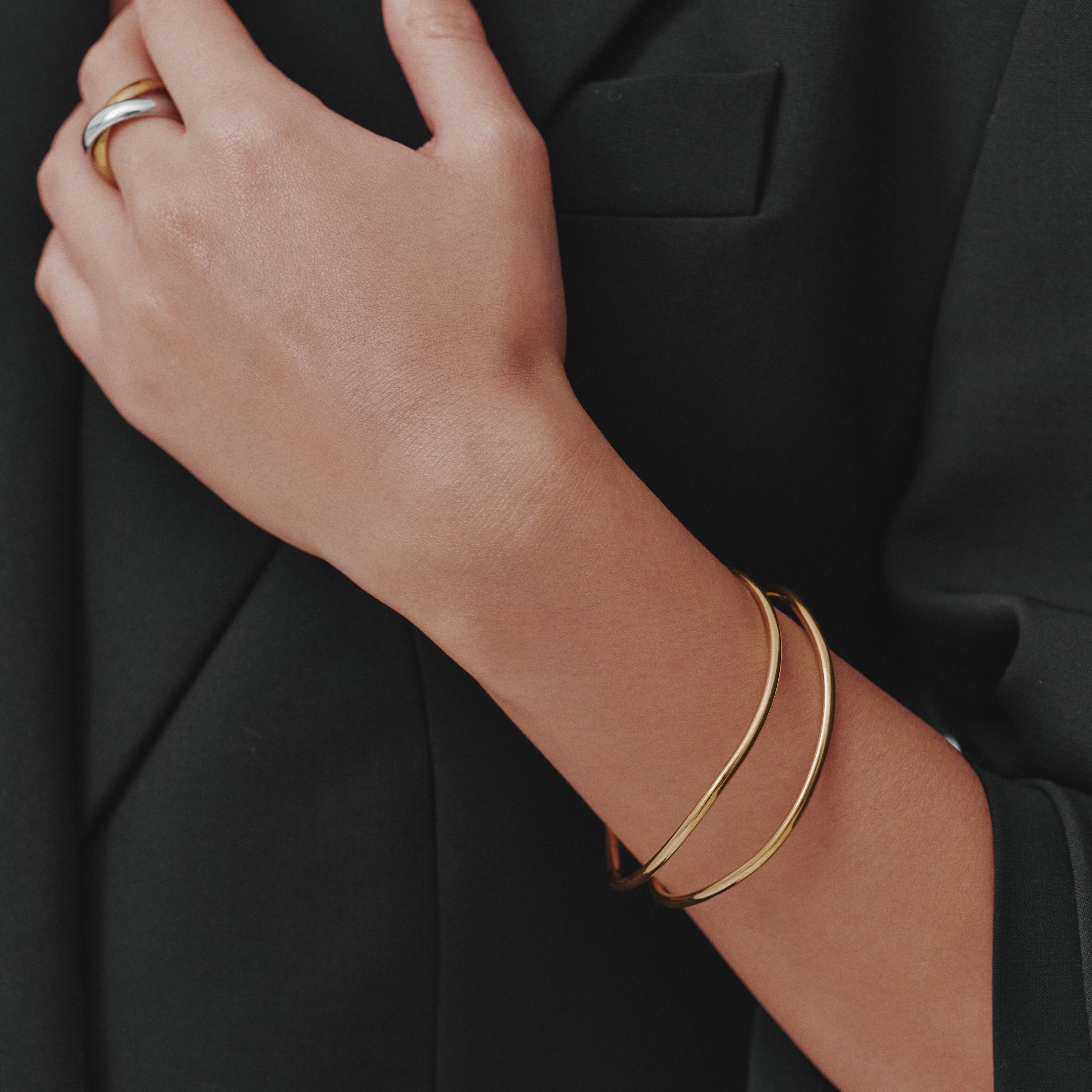 18K GOLD ADJUSTABLE WAVE BRACELET