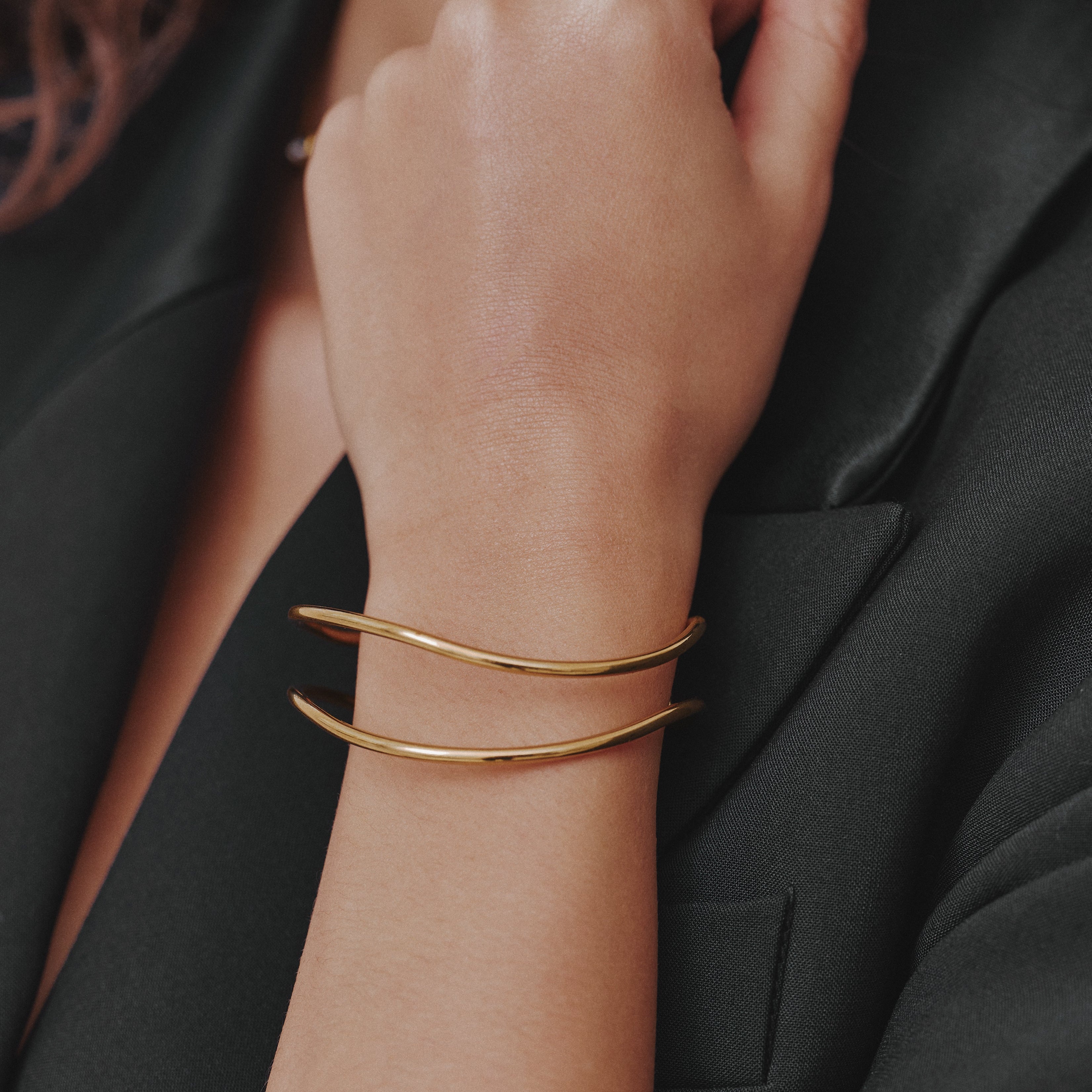 18K GOLD ADJUSTABLE WAVE BRACELET