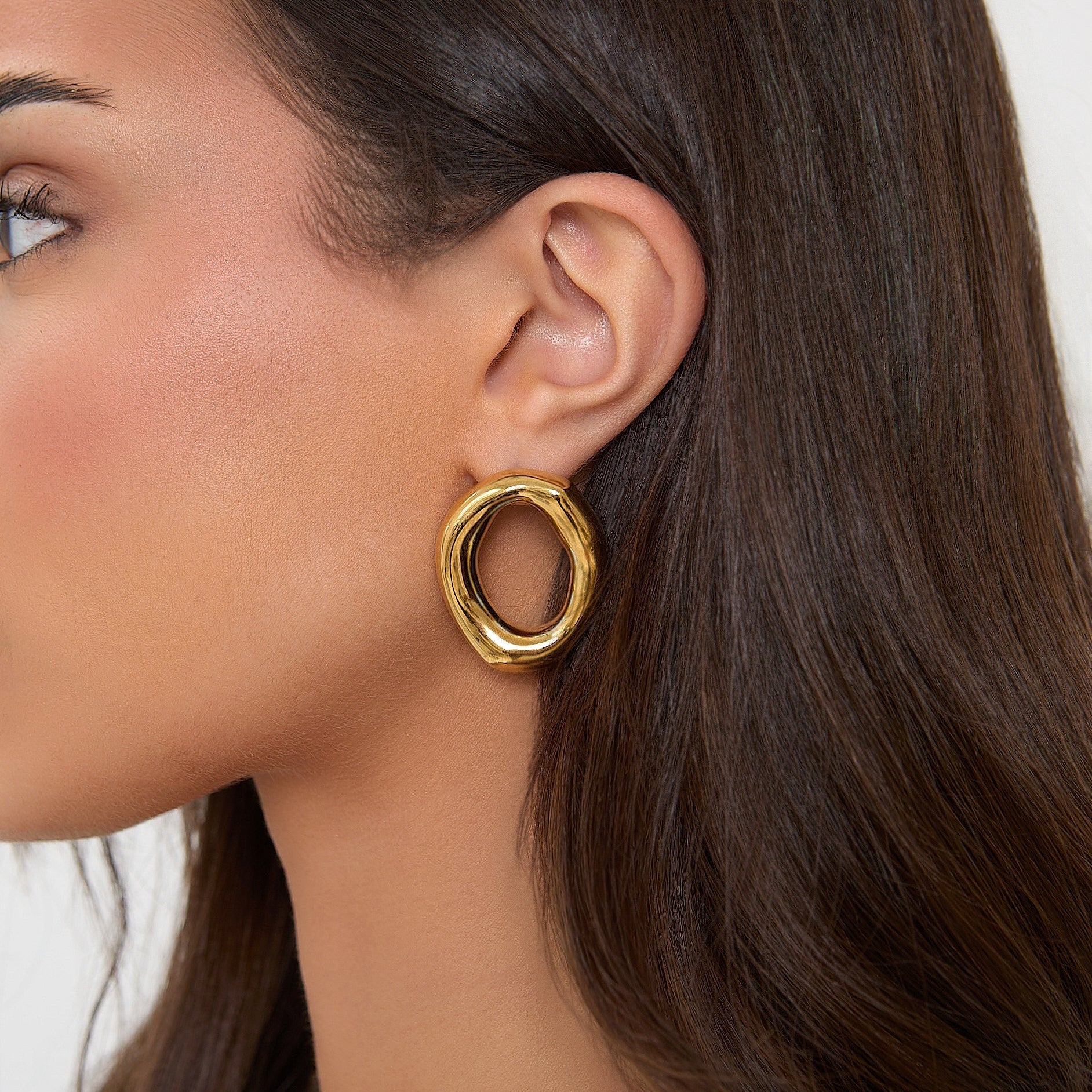 18K GOLD OPEN OVAL EARRINGS